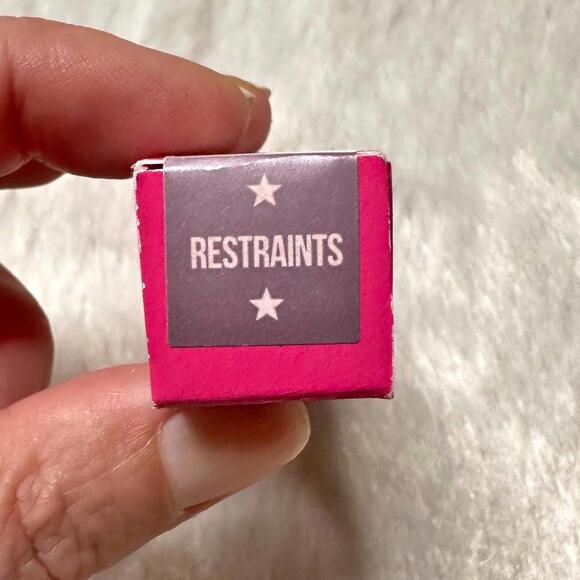 NIB Jeffree Star Restraints Velour Liquid Lipstick Full Size 5.6ml - Picture 9 of 11